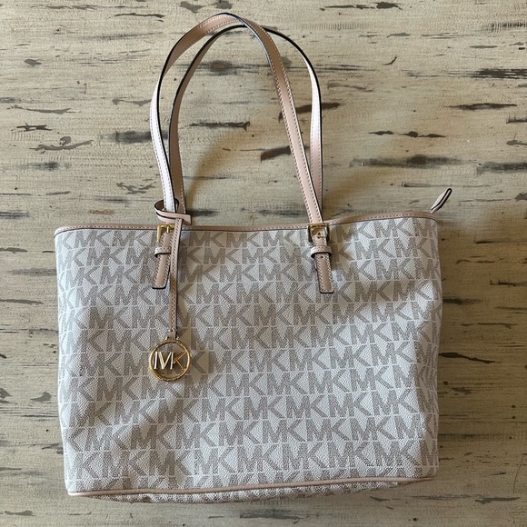 Michael Kors Jet Set Charm Top Zip Tote in Vanilla